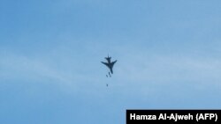 Сирійський винищувач-бомбардувальник Су-17 скидає бомби на Східну Гуту, фото 9 березня 2018 року