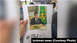 Türkmenistanda ýaýradylan listowka-plakatlaryň biri. "Turkmen.news" neşiriniň suraty