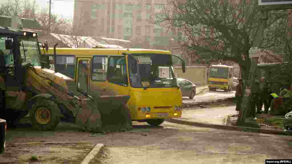 Через ремонт ускладнено рух транспорту