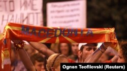 Opozicija se buni i u Makedoniji i u Grčkoj (Foto: protesti u Skoplju)