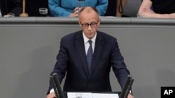 Friedrich Merz rostește primul său discurs în calitate de cancelar german în Parlamentul din Berlin, Germania, pe 14 mai 2025