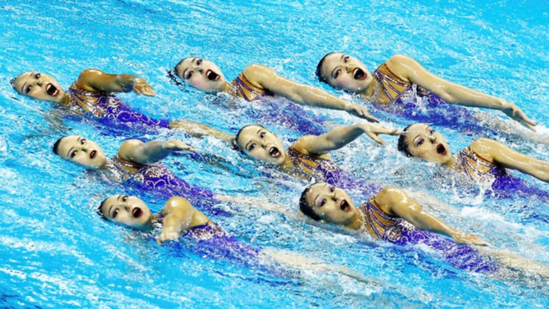 Спортшының баспалдақтарындағы стриптиз