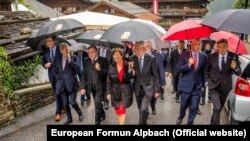 Diplomatët botëror në Forumin Evropian Alpbach në Austri