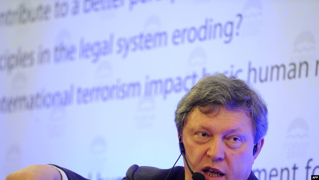Grigory Yavlinsky gestures as he delivers a speech during the 15th Forum 2000 Conference in Prague on October 10.