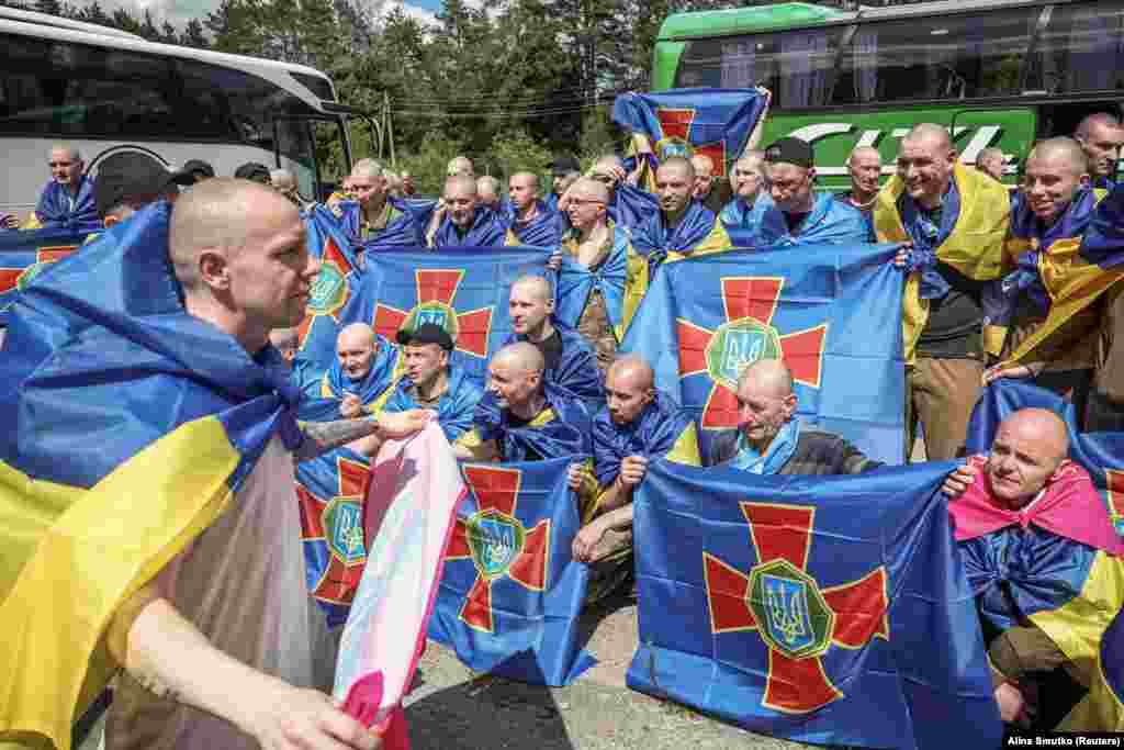 Минулого місяця президент України Володимир Зеленський повідомляв, що триває підготовка до нових етапів обміну полоненими у форматі «1000 на 1000», перший з яких провели 15 травня
