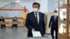 Sooronbai Jeenbekov glasa na spornim izborima 4. oktobra u Biškeku
