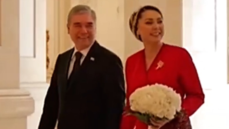 'Prezident gyzlarynyň diplomatiýasy'. Gurbanguly Berdimuhamedow gyzy bilen Azerbaýjana sapar etdi