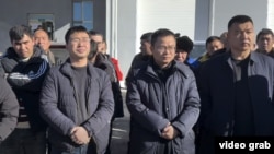 Оор жүк ташыган машине айдаган Кытай жарандары.