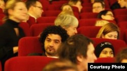 Iraqi director Mohamed al-Daradji (left) with child-actor Yassir Talib at the 2010 Berlinale Film Festival, where his "Son of Babylon" won "Peace Film" honors.