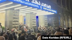 კალაძის საარჩევნო შტაბის წინ აქცია დაიწყო.