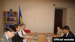Ombudsmenii moldoveni la o întîlnire cu o delegație americană