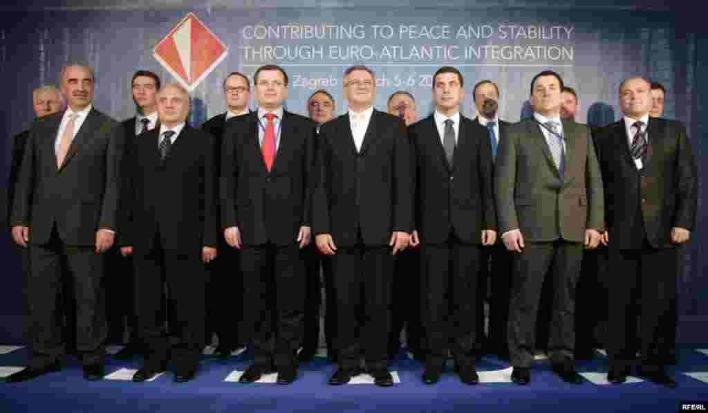 Hrvatska - Susret ministara obrane - Na samitu ministara obrane jugoistočne Evrope razgovaralo se o održavanju mira i stabilnosti putem Evro-Atlanskih integracija.