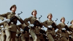 VIDEO | Armata obligatorie, trauma unei generații: plutonierul beat, ofițerul și mai beat și alți supereroi militari în România comunistă