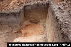 У знайденій будівлі козацького зимівника можна побачити залишки печі. В цьому приміщенні їх було дві