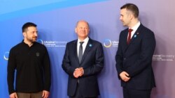 Ukrajinski predsjednik Volodmir Zelenski i crnogorski premijer Milojko Spajić u društvu doskorašnjeg njemačkog kancelara Olafa Šolca, Berlin, jun 2024.