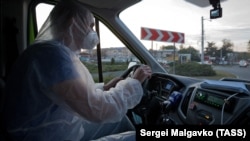 Водій «швидкої допомоги» на базі Кримського республіканського центру медицини катастроф, ілюстративне фото