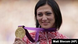 41-річна Наталія Антюх виграла «золото» на Олімпійських іграх у Лондоні в серпні 2012 року, обійшовши Лашинду Демус із Сполучених Штатів