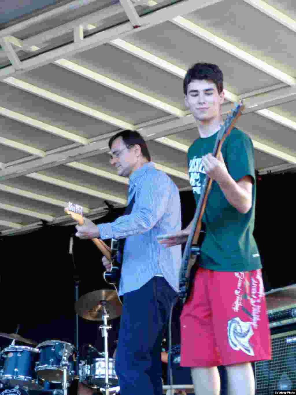 Dänis Bädretdin (s) häm Ferhan Bädretdin (Tukay Bros & Sistah Girl) - Tarik Nasretdin fotoları