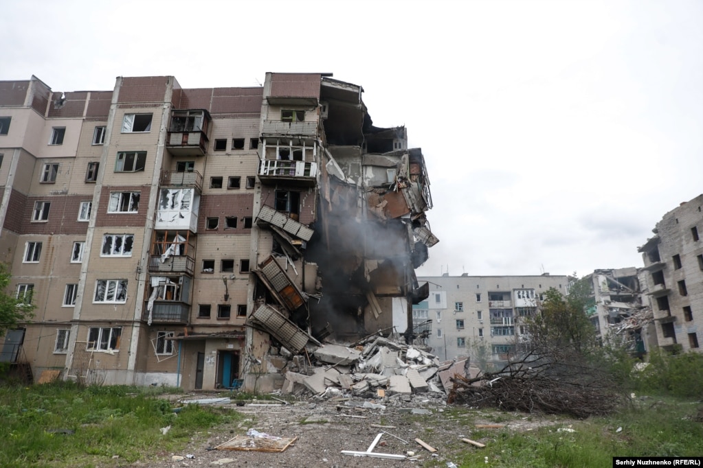 Sipas hartës DeepState, Çasiv Jari në rajonin e Donjeckut të Ukrainës është pjesërisht i pushtuar nga trupat ruse. Fotoja tregon rrethin Kanal, të cilin ata e pushtuan në korrik të vitit 2024. Beteja për qytetin filloi pas pushtimit të Bahmutit në maj 2023 dhe vazhdon deri më sot.