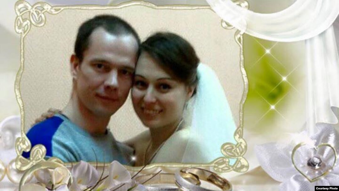 Ильдар Дадин и Анастасия Зотова после свадьбы в московском СИЗО