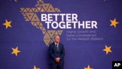 Sloganul „Mai bine împreună” al summitului sud-est european de la Tirana (29 februarie) poate fi continuat în mai multe feluri, inclusiv „decât cu Rusia”, cum pare să sugereze șefa diplomației germane.