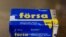 Масло Försa в упаковке цветов шведского флага, с надписями на шведском языке и названием фирмы-производителя напоминающим шведское. Произведено оно, однако, в Новгородской области.