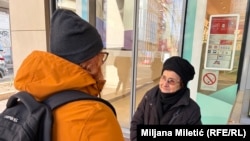 Penzionerka Milica iz Beograda za RSE kaže da prima penziju malo veću od proseka, ali da i dalje ne može sebi da priušti dosta toga.