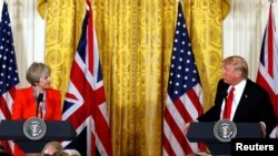 АҚШ президенті Дональд Трамп (оң жақта) пен Ұлыбритания премьер-министрі Тереза Мэй. Вашингтон, 27 қаңтар 2017 жыл.
