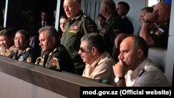 Azərbaycanın müdafiə naziri Zakir Həsənov. (sağdan ikinci) Moskva "Beynəlxalq Hərbi Oyunlar 2017"i izləyir. 12 avqust 2017