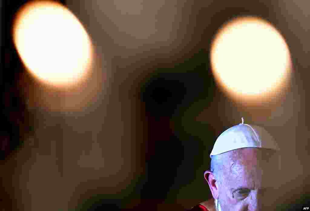 Armenia -- Pope Francis visits the Apostolic Cathedral in Etchmiadzin, outside Yerevan, June 24, 2016