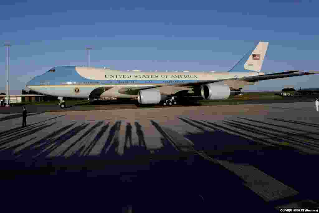 Az Air Force One - az amerikai elnöki különgép megérkezett Brüsszelbe, a NATO csúcsra.