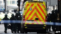 Медики і правоохоронці на місці нападу в Лондоні, Велика Британія, 22 березня 2017 року
