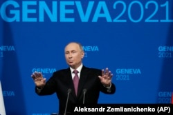 Владимир Путин во время пресс-конференции после переговоров с Джо Байденом 16 июня, 2021