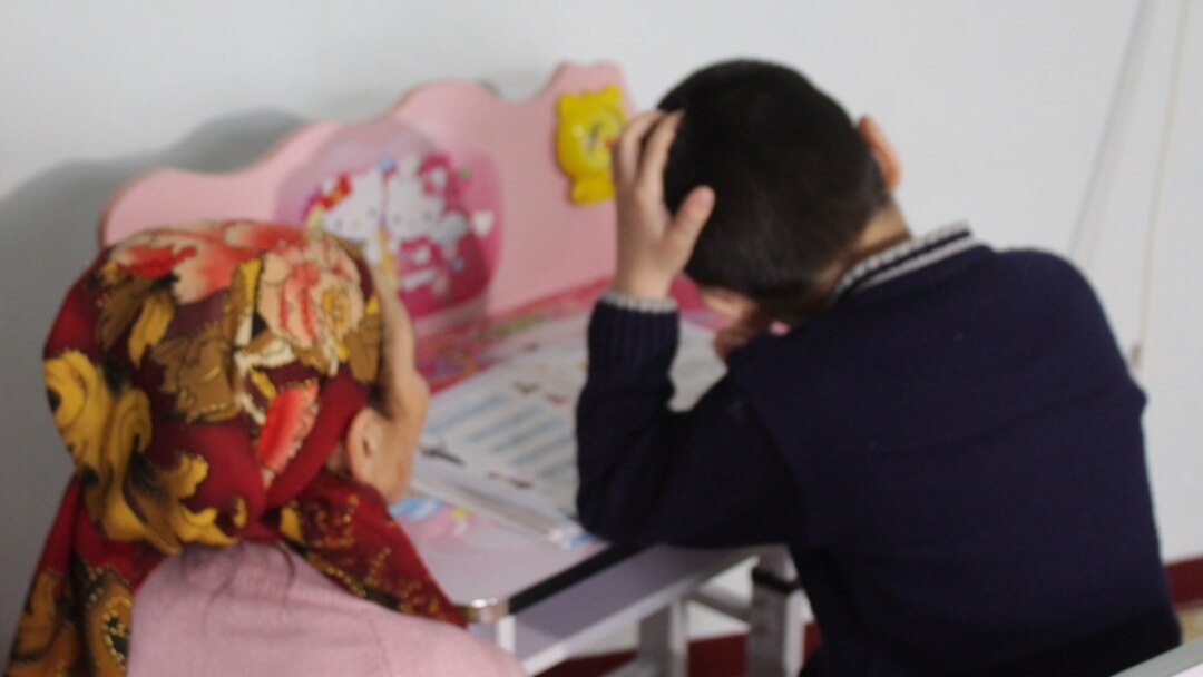 Қынаптың жақыннан жасалған фотосы Оны мас етіп алып, есекке ұрып жіберді (порно)