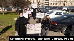 Mai multe organizații non-guvernamentale au organizat în ultimii ani acțiuni prin care cer ca femeile să aibă drepturi egale.