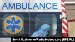 Протягом доби госпіталізували 5366 осіб, 10 006 – одужали