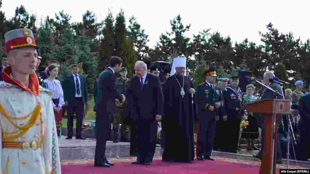 Premierul Chiril Gaburici, președintele Nicolae Timofti și alte oficialități...