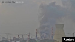 Imaginile de pe camerele de supraveghere arată fum ridicându-se din rafinăria israeliană de la Haifa, după un presupus atac iranian.
