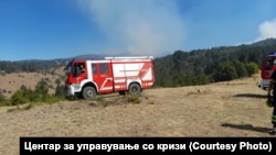 Припадници на Центарот за управување со кризи (ЦУК) и припадници на Владата во Будинарци, село во Берово во чија близина има пожар

