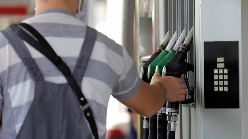 В Симферополе продолжает дорожать бензин
