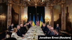 Tramp Floridada Zelenski ilə görüşüb.