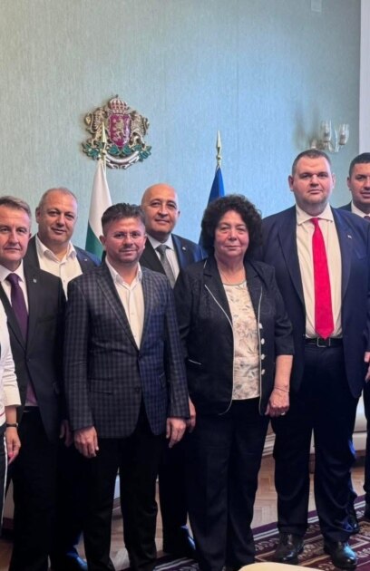 Най важното тази сутрин Гербът на ПеевскиПартията на МъскПлощад Кристо и Жан Клод