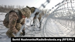 Інженерні пастки: українські військові будують загородження для стримування армії РФ