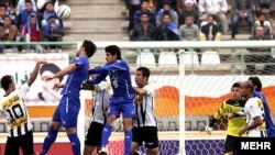 بازی تیم‌های استقلال و صبا در ورزشگاه یادگار امام قم