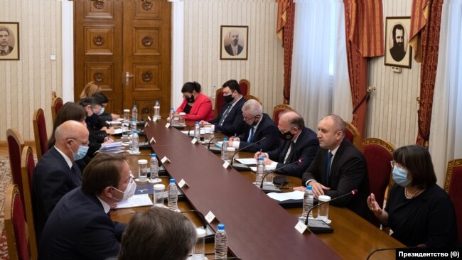 Срещата на Румен Радев с еврокомисаря по разширяването Оливер Вархей и външния министър на Португалия Аугущо Сантуш Силва