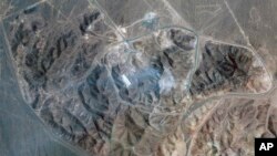 Pamjet satelitore nga Planet Labs PBC tregojnë lokacionin nëntokësor të pasurimit të uraniumit në Fordo, Iran, pas sulmeve ajrore amerikane më 22 qershor, 2025.