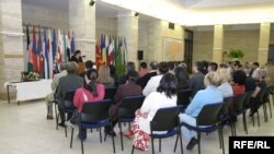 Корреспондент Туркменской службы Радио Свобода Огульсапар Мурадова была задержана в Ашхабаде 18 июня с.г. Живой ее больше не видели. Церемония памяти коллеги на РС