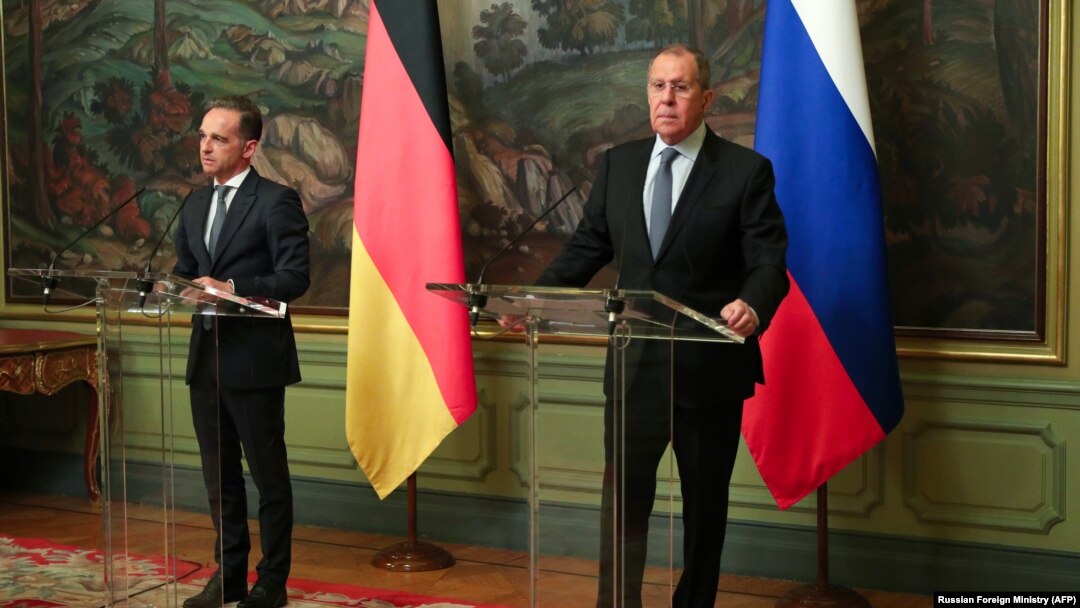 German Foreign Minister Heiko Maas (left) with his Russian counterpart, Sergei Lavrov