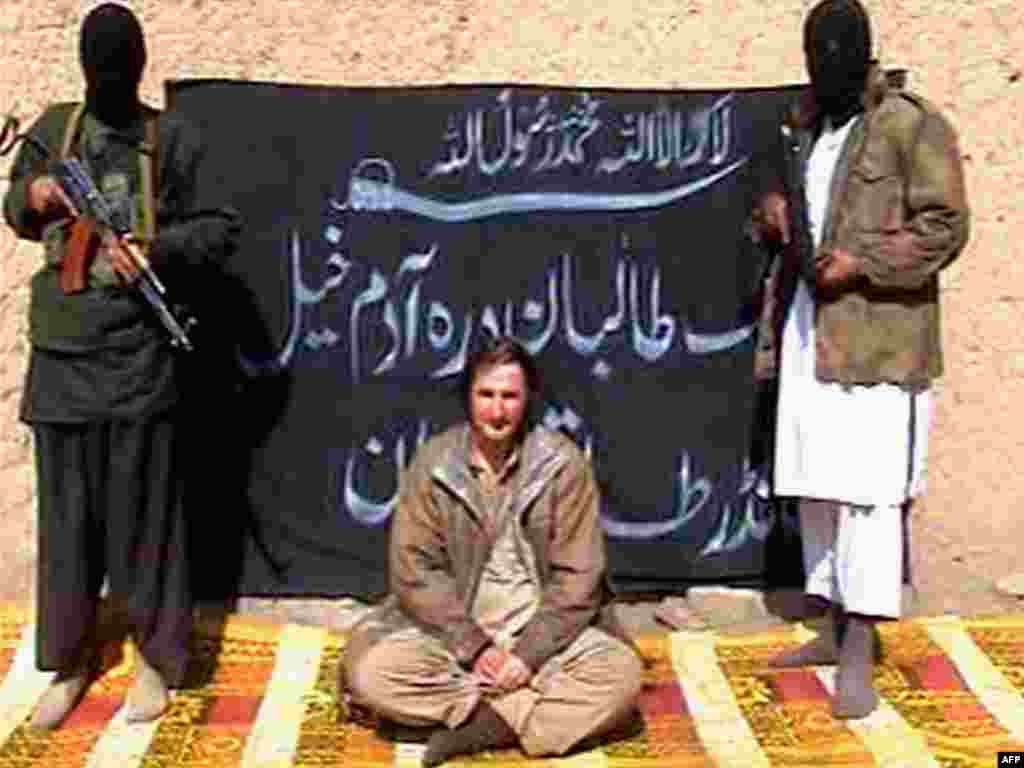 Pakistan - Ekstremisti kidnapirali poljskog inžinjera - Talibanski ekstremisti su izvršili egzekuciju nad poljskim inžinjerom Piotrem Stanczakem zato što pakistanska vlada nije udovoljila njihovom zahtjevu i oslobodila zarobljene teroriste.
