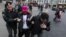 Задержание участников акции "Проводим дедушку на пенсию" 